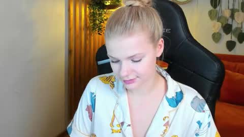 Snapshot of lilitrosen chatting on October 21, 2025, 6:08 pm lilitrosen online show from October 21, 2025, 6:08 pm