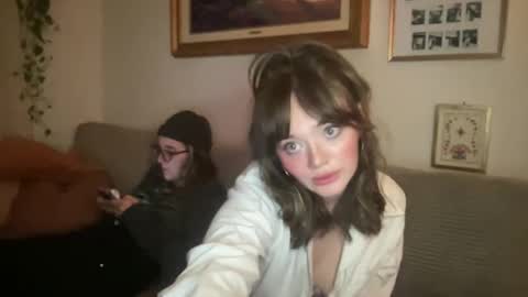 lilldaddysgirl online show from February 13, 2026, 3:57 am