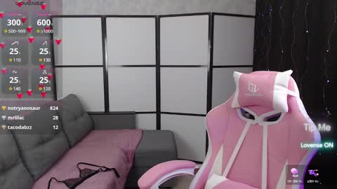 Snapshot of lillian_clark7 chatting on February 26, 2025, 12:25 pm Lillian online show from February 26, 2025, 12:25 pm