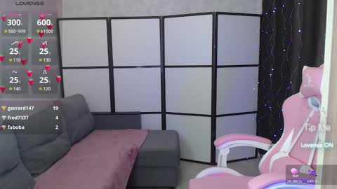 Snapshot of lillian_clark7 chatting on March 3, 2025, 10:17 am Lillian online show from March 3, 2025, 10:17 am