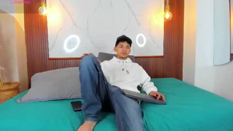 lillian_lee1 online show from July 7, 2026, 7:07 pm