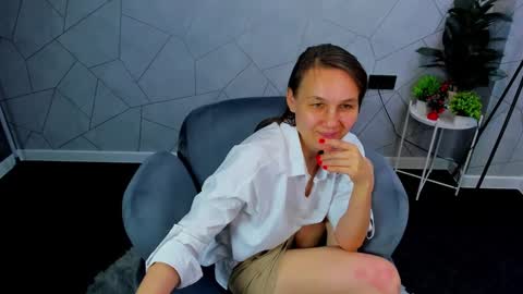 Snapshot of lillian_white1 chatting on December 19, 2024, 10:24 am lillian_white1 online show from December 19, 2024, 10:24 am