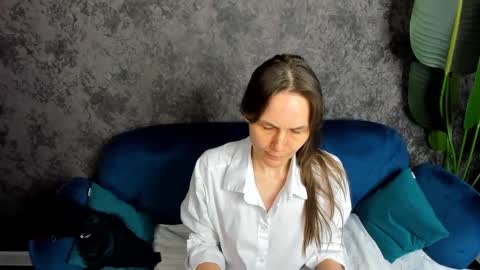 Snapshot of lillian_white1 chatting on February 23, 2025, 1:32 pm lillian_white1 online show from February 23, 2025, 1:32 pm