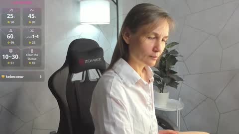 Snapshot of lillian_white1 chatting on September 14, 2025, 12:43 am lillian_white1 online show from September 14, 2025, 12:43 am