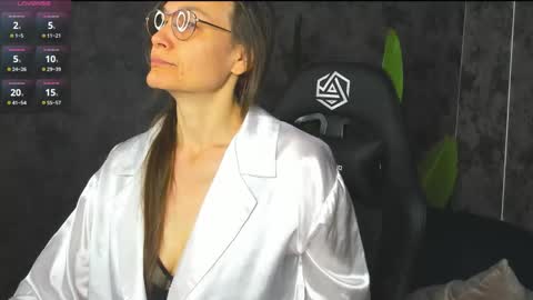 Snapshot of lillian_white1 chatting on September 24, 2025, 12:14 am lillian_white1 online show from September 24, 2025, 12:14 am
