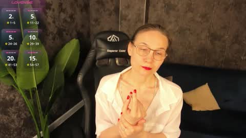 lillian_white1 online show from March 17, 2026, 1:10 am