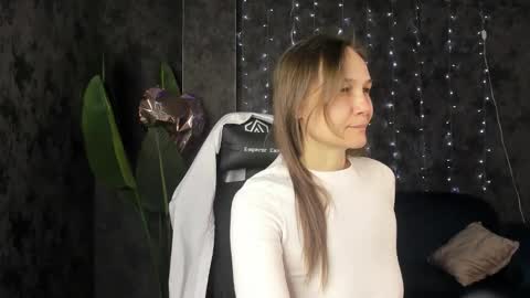 lillian_white1 online show from March 25, 2026, 1:00 am