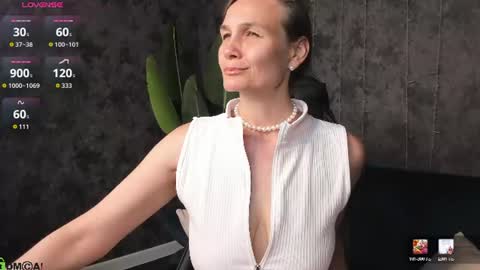Snapshot of lillian_white1 chatting on July 7, 2026, 6:47 am lillian_white1 online show from July 7, 2026, 6:47 am