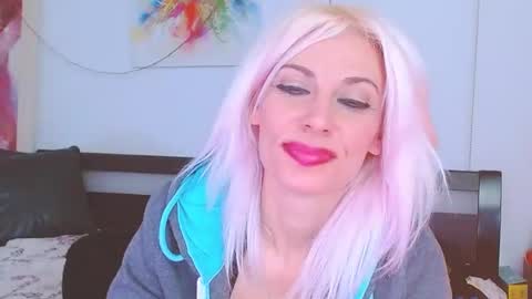 Snapshot of lillianasara chatting on January 22, 2025, 10:37 pm Lara online show from January 22, 2025, 10:37 pm