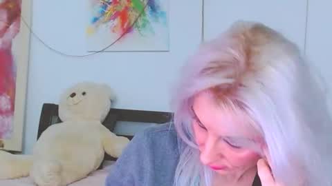 Snapshot of lillianasara chatting on February 2, 2026, 1:37 am Lara online show from February 2, 2026, 1:37 am