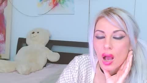 Snapshot of lillianasara chatting on February 3, 2026, 1:15 am Lara online show from February 3, 2026, 1:15 am