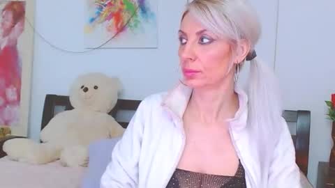 Snapshot of lillianasara chatting on February 15, 2026, 8:13 am Lara online show from February 15, 2026, 8:13 am