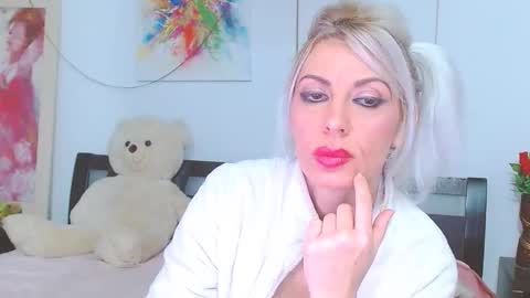 Snapshot of lillianasara chatting on February 17, 2026, 12:29 am Lara online show from February 17, 2026, 12:29 am