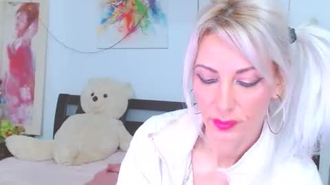 Snapshot of lillianasara chatting on February 21, 2026, 11:06 pm Lara online show from February 21, 2026, 11:06 pm