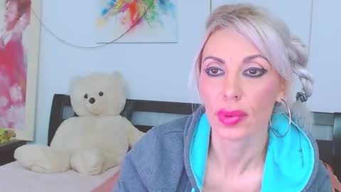 Snapshot of lillianasara chatting on February 28, 2026, 7:37 pm Lara online show from February 28, 2026, 7:37 pm