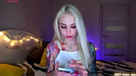 Snapshot of lillimooore chatting on June 20, 2026, 11:07 pm LilliMoore online show from June 20, 2026, 11:07 pm