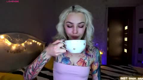 Snapshot of lillimooore chatting on July 1, 2026, 11:04 pm LilliMoore online show from July 1, 2026, 11:04 pm