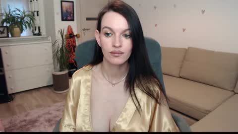 Snapshot of lilliyves chatting on July 6, 2026, 6:32 pm lilliyves online show from July 6, 2026, 6:32 pm