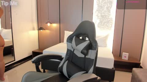 L I L L Y online show from September 13, 2025, 12:38 pm