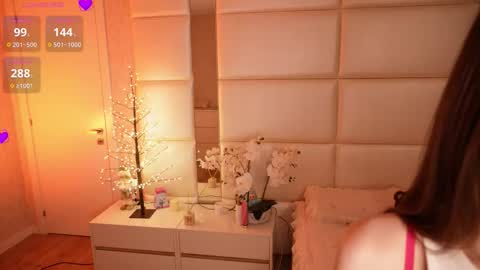 Lilly Colins online show from March 16, 2026, 8:13 pm