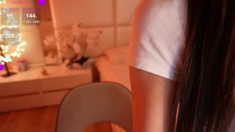 Lilly Colins online show from May 16, 2026, 7:56 pm