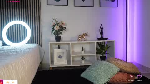 Snapshot of lilly_dollss chatting on July 9, 2026, 1:37 pm Sofia online show from July 9, 2026, 1:37 pm