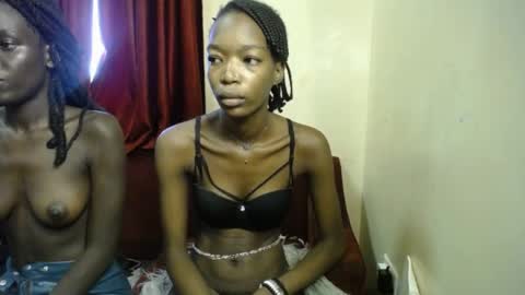 Snapshot of lilly_freak chatting on April 2, 2026, 4:43 am Des online show from April 2, 2026, 4:43 am