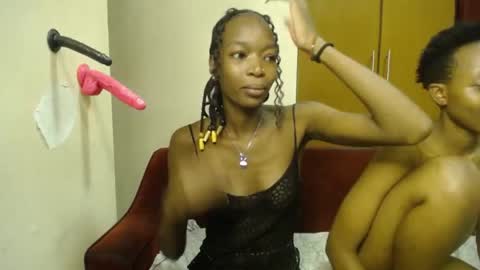 Snapshot of lilly_freak chatting on May 28, 2026, 6:05 pm Des online show from May 28, 2026, 6:05 pm