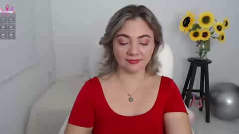 Snapshot of lilly_milf chatting on September 9, 2025, 1:43 pm Lilly online show from September 9, 2025, 1:43 pm