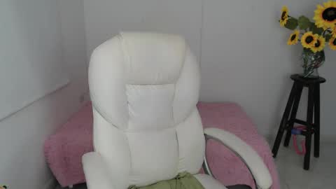 Lilly online show from November 17, 2025, 1:17 pm