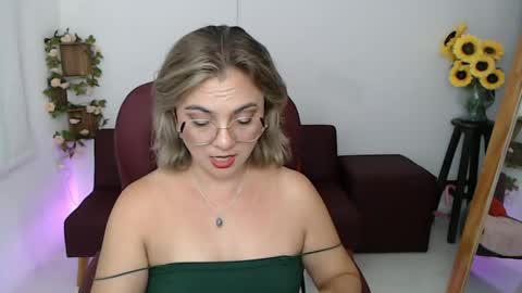 Snapshot of lilly_milf chatting on May 25, 2026, 5:41 pm Lilly online show from May 25, 2026, 5:41 pm