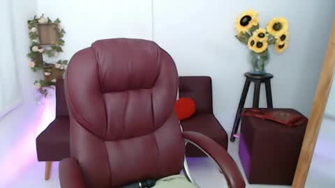 Snapshot of lilly_milf chatting on May 27, 2026, 3:09 pm Lilly online show from May 27, 2026, 3:09 pm