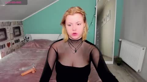 Lilly Depp online show from January 6, 2025, 10:57 am