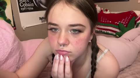 Snapshot of lillyriverss chatting on December 10, 2024, 2:38 am Lilly online show from December 10, 2024, 2:38 am