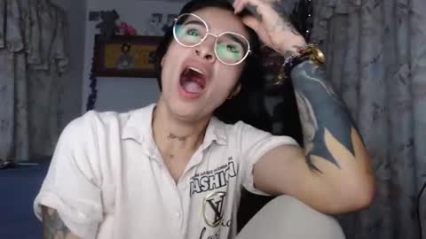 lil palacio online show from December 14, 2024, 4:01 am