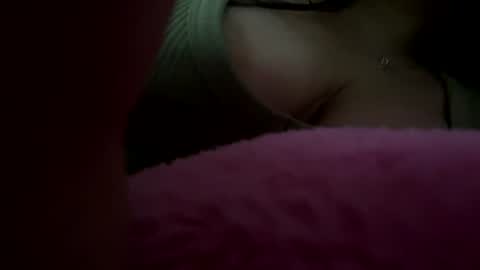 liluu_lovee online show from July 12, 2026, 7:05 pm