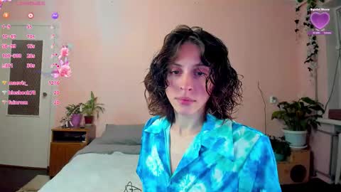LILY online show from September 28, 2025, 2:11 pm