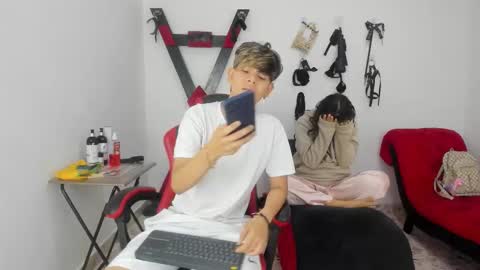 Snapshot of lily_and_lina chatting on December 5, 2025, 12:14 pm Lily and Lina online show from December 5, 2025, 12:14 pm