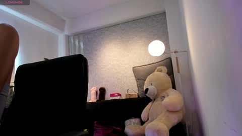 lily_cash1 online show from February 16, 2026, 12:45 pm