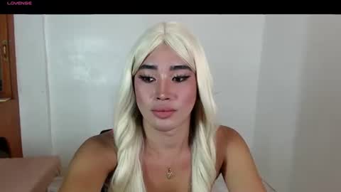 Snapshot of lily_darling chatting on October 23, 2025, 11:42 am Lily Darling online show from October 23, 2025, 11:42 am