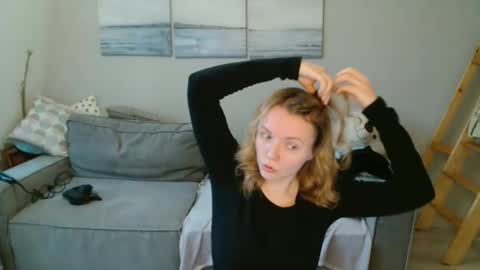 Lily dollyx online show from December 2, 2025, 11:26 am