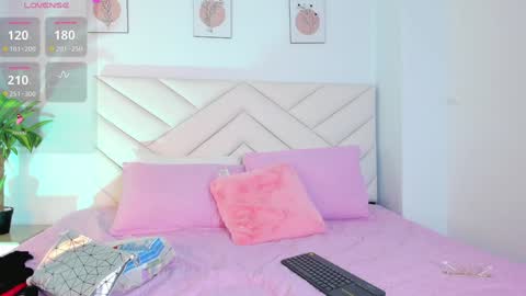 Snapshot of lily_evil chatting on December 16, 2024, 7:00 pm online show from December 16, 2024, 7:00 pm