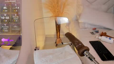 Snapshot of lily_evil chatting on February 5, 2025, 8:25 pm online show from February 5, 2025, 8:25 pm