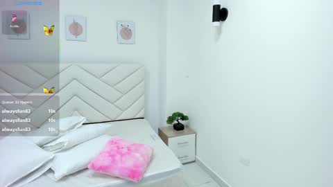 Snapshot of lily_evil chatting on February 19, 2025, 11:36 pm online show from February 19, 2025, 11:36 pm