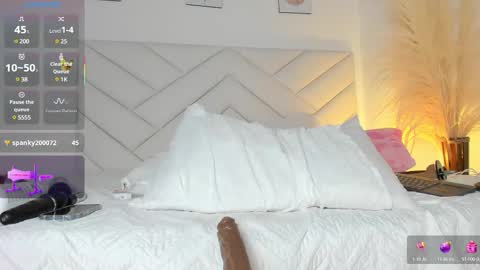 Snapshot of lily_evil chatting on February 25, 2025, 8:19 pm online show from February 25, 2025, 8:19 pm