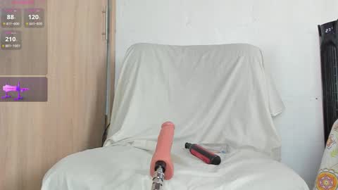 Snapshot of lily_evil chatting on October 23, 2025, 6:06 pm online show from October 23, 2025, 6:06 pm