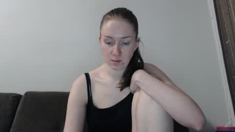 lily_love_x online show from April 7, 2026, 11:37 pm