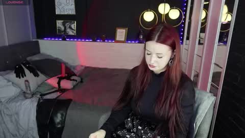 Snapshot of lily_moonlight chatting on October 1, 2025, 7:25 am Lily online show from October 1, 2025, 7:25 am