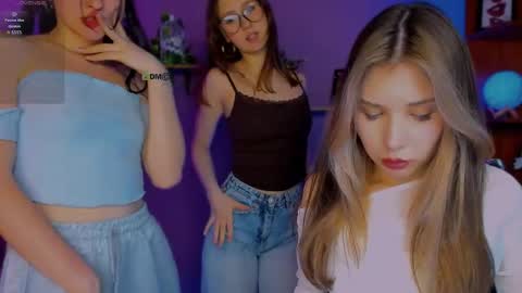 Snapshot of lily_morty chatting on April 28, 2026, 2:27 am Lily online show from April 28, 2026, 2:27 am