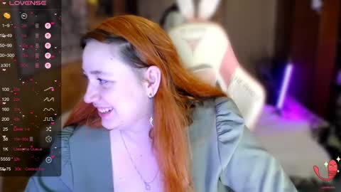 Snapshot of lily_shamy chatting on December 3, 2025, 7:01 pm Alice online show from December 3, 2025, 7:01 pm